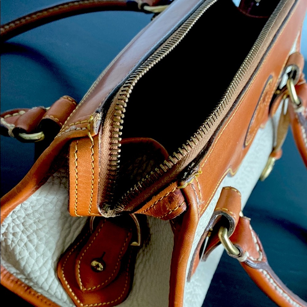 Dooney & Bourke Orange and Cream Leather Bag - Picture 6 of 12